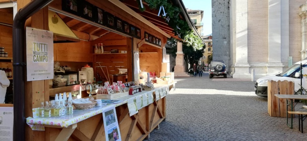 Furto al Mercatino di Natale: colpita la casetta della cooperativa La Rete dove lavorano anche i ragazzi disabili